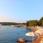 Apartment Malenica, Njivice, Croatia, 200 M From The Sea Njivice
