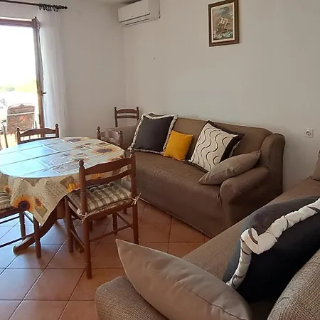 Malenica, Njivice, Croatia, 200 M From The Sea Apartment Njivice