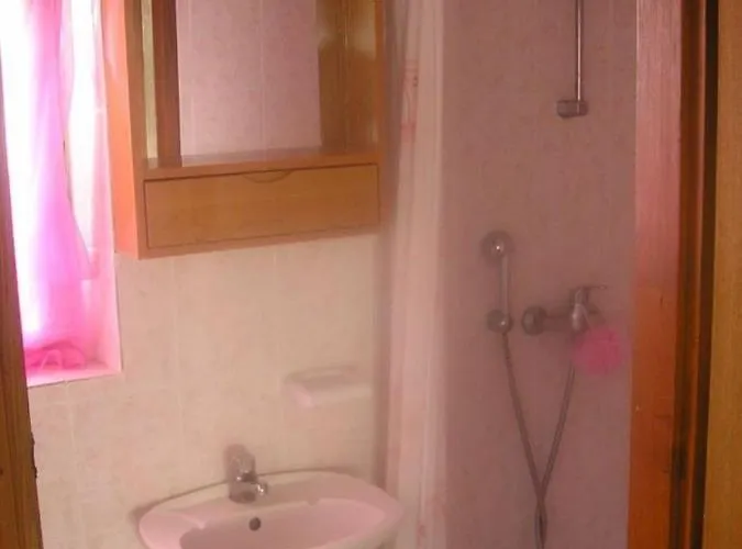 Appartamento Malenica, Njivice, Croatia, 200 M From The Sea Njivice