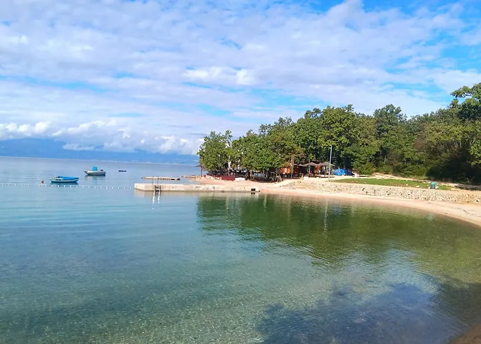 Malenica, Njivice, Croatia, 200 M From The Sea * Njivice