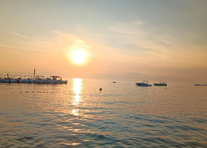 Malenica, Njivice, Croatia, 200 M From The Sea Appartamento *