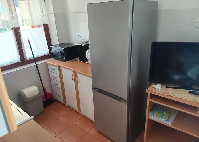 Malenica, Njivice, Croatia, 200 M From The Sea Appartamento