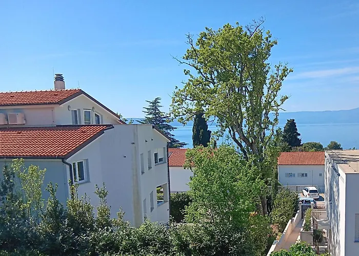 Appartamento Malenica, Njivice, Croatia, 200 M From The Sea *