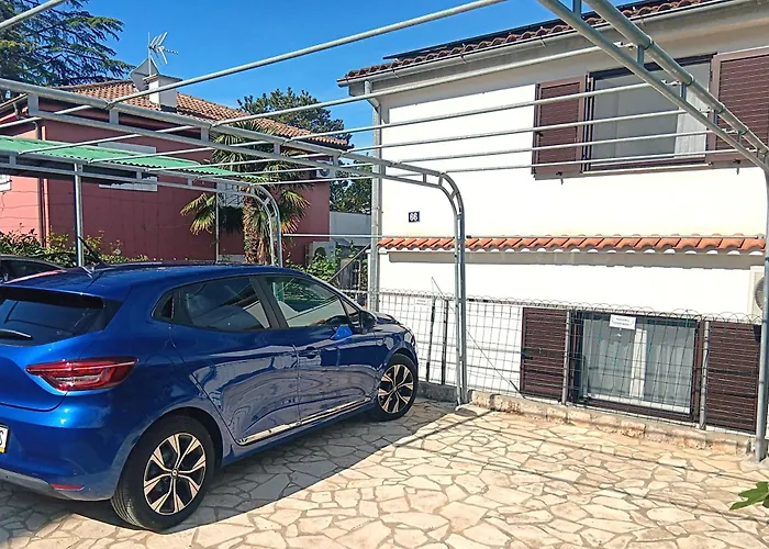 Appartamento Malenica, Njivice, Croatia, 200 M From The Sea Njivice