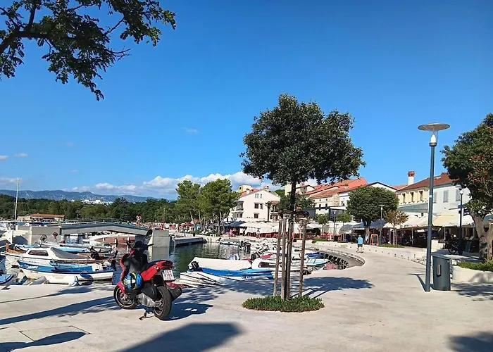 Malenica, Njivice, Croatia, 200 M From The Sea *