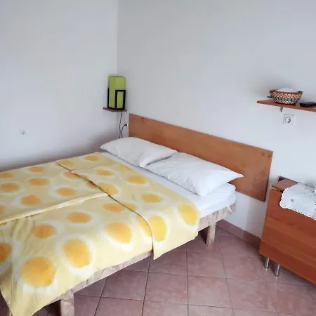 Malenica, Njivice, Croatia, 200 M From The Sea Apartman Njivice