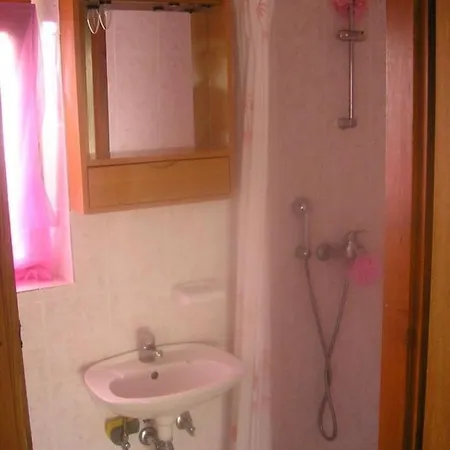 شقة Malenica, Njivice, Croatia, 200 M From The Sea نجيفيش