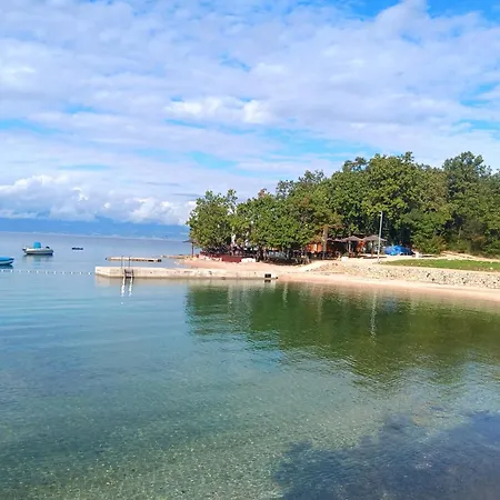 Malenica, Njivice, Croatia, 200 M From The Sea * نجيفيش