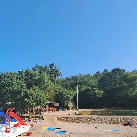 Malenica, Njivice, Croatia, 200 M From The Sea *