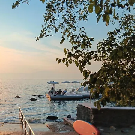 Malenica, Njivice, Croatia, 200 M From The Sea * ニヴィーチェ