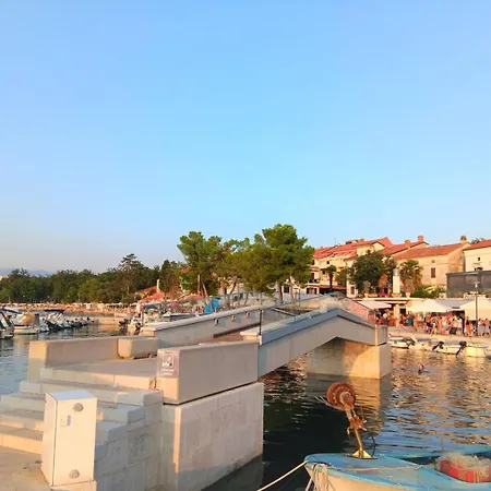 아파트 Malenica, Njivice, Croatia, 200 M From The Sea *