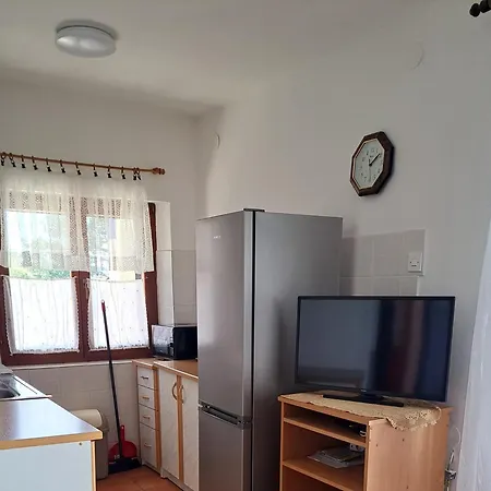 شقة Malenica, Njivice, Croatia, 200 M From The Sea *