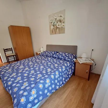 Malenica, Njivice, Croatia, 200 M From The Sea *