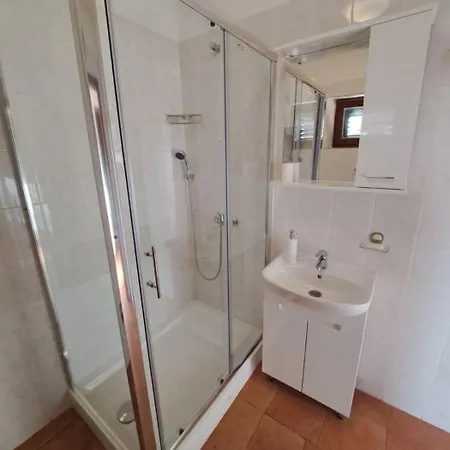 Malenica, Njivice, Croatia, 200 M From The Sea شقة نجيفيش