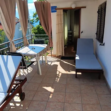 Malenica, Njivice, Croatia, 200 M From The Sea *
