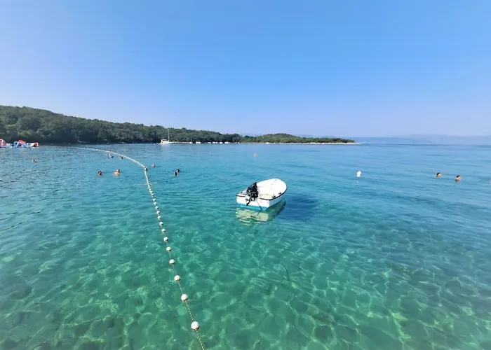 Malenica, Njivice, Croatia, 200 M From The Sea *