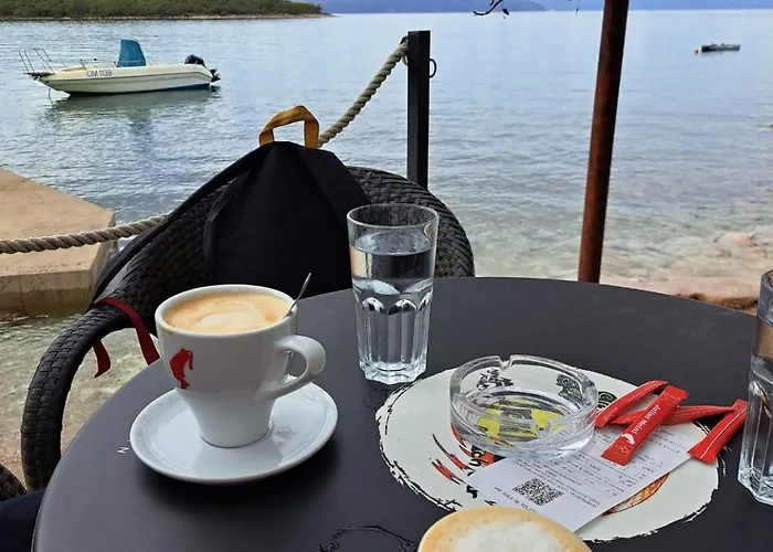 Malenica, Njivice, Croatia, 200 M From The Sea *
