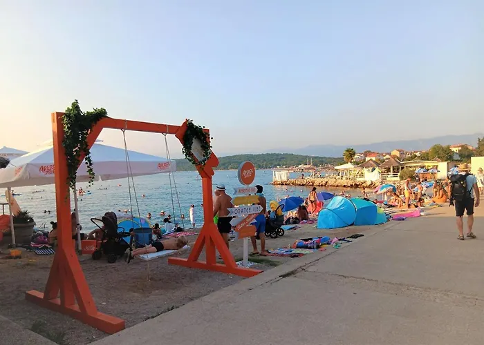 Malenica, Njivice, Croatia, 200 M From The Sea Lejlighed