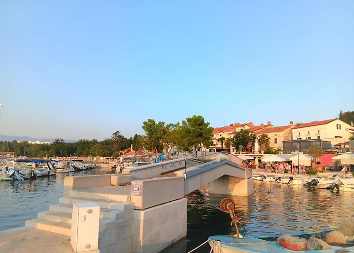 דירה Malenica, Njivice, Croatia, 200 M From The Sea *