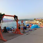 Malenica, Njivice, Croatia, 200 M From The Sea Apartament