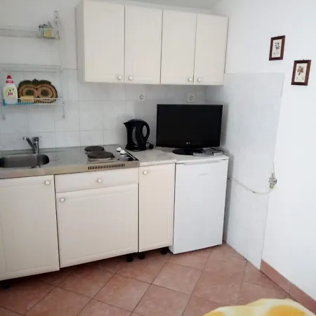Malenica, Njivice, Croatia, 200 M From The Sea 公寓 奈维斯