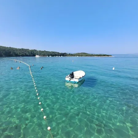Malenica, Njivice, Croatia, 200 M From The Sea *